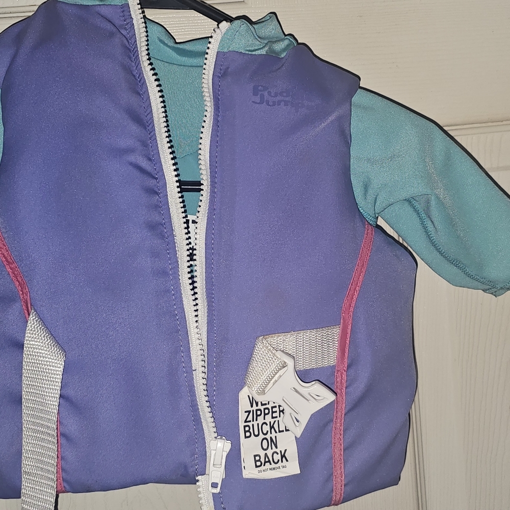 Life jacket - Picture 2 of 6